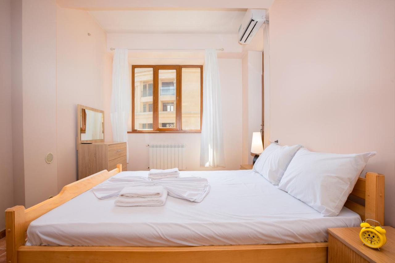 Stay Inn Apartments On Amiryan 4-6 Jerevan Buitenkant foto